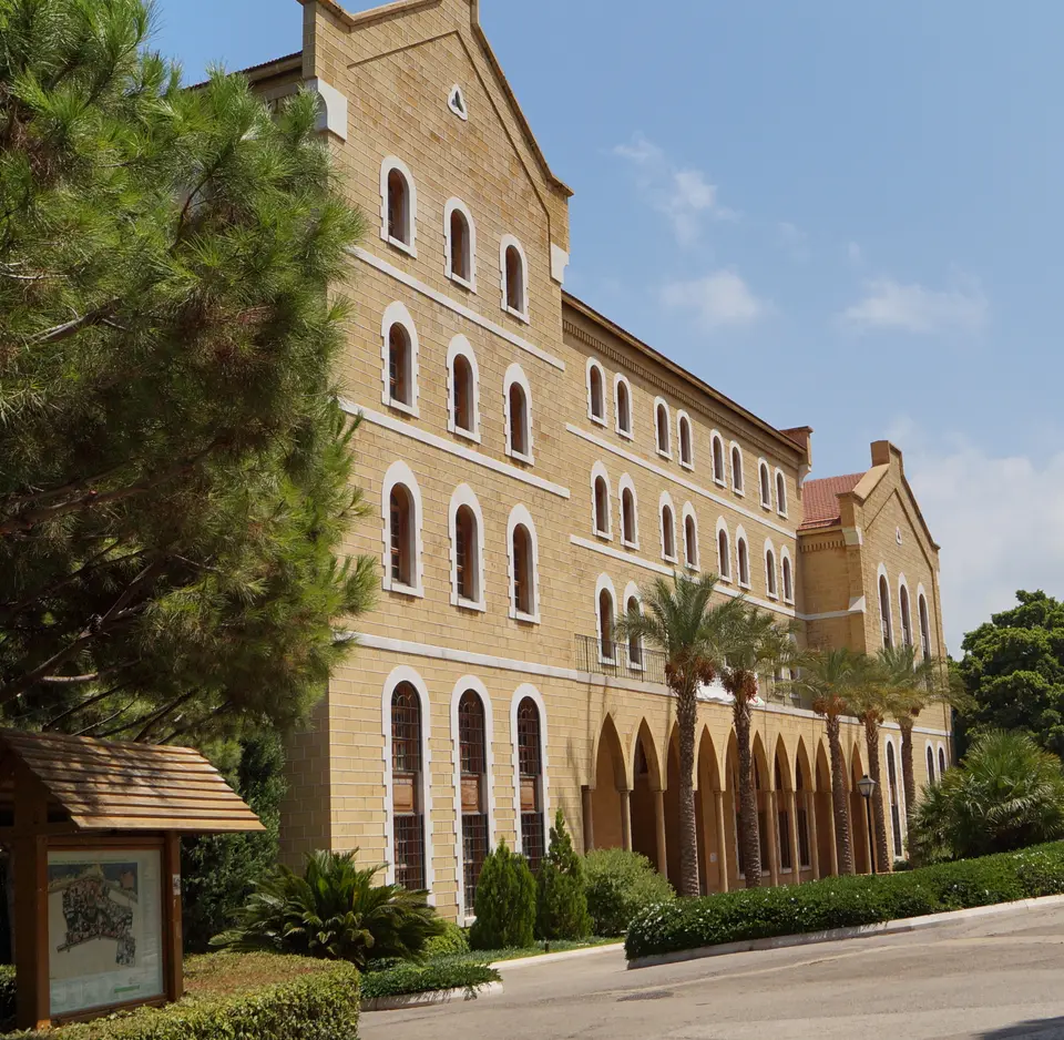 مبنى كوليدج هول في الجامعة الأمريكية في بيروت
